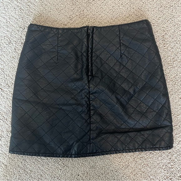 Black H & M Pleather mini skirt - Picture 4 of 4